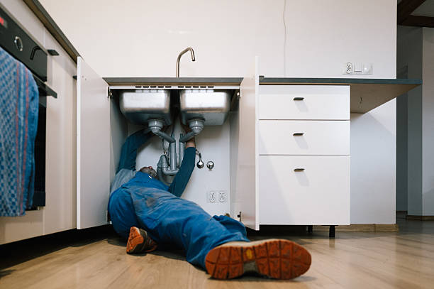 Professional Emergency Plumber technician working in Tecumseh, NE